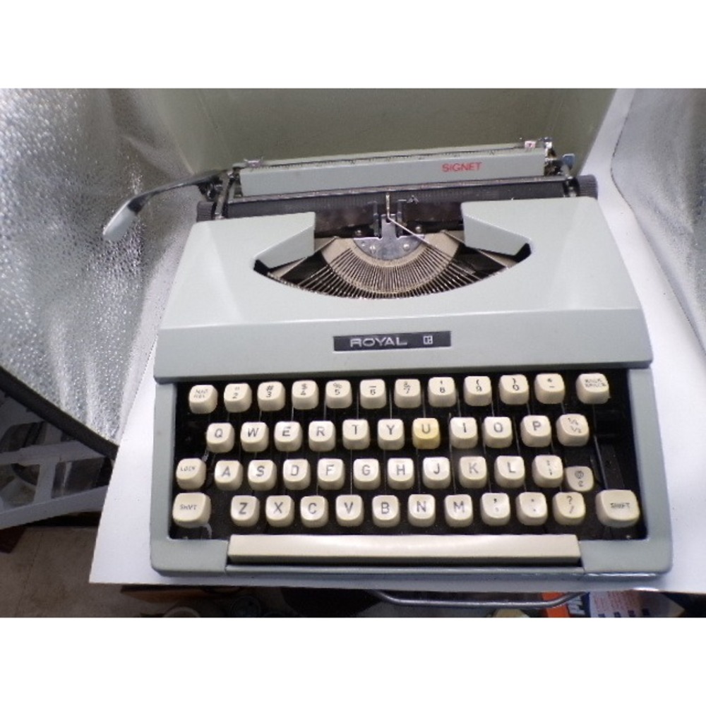 Vintage‎ Royal Signet Portable Manual Typewriter Grey with Hard Case Japan MCM